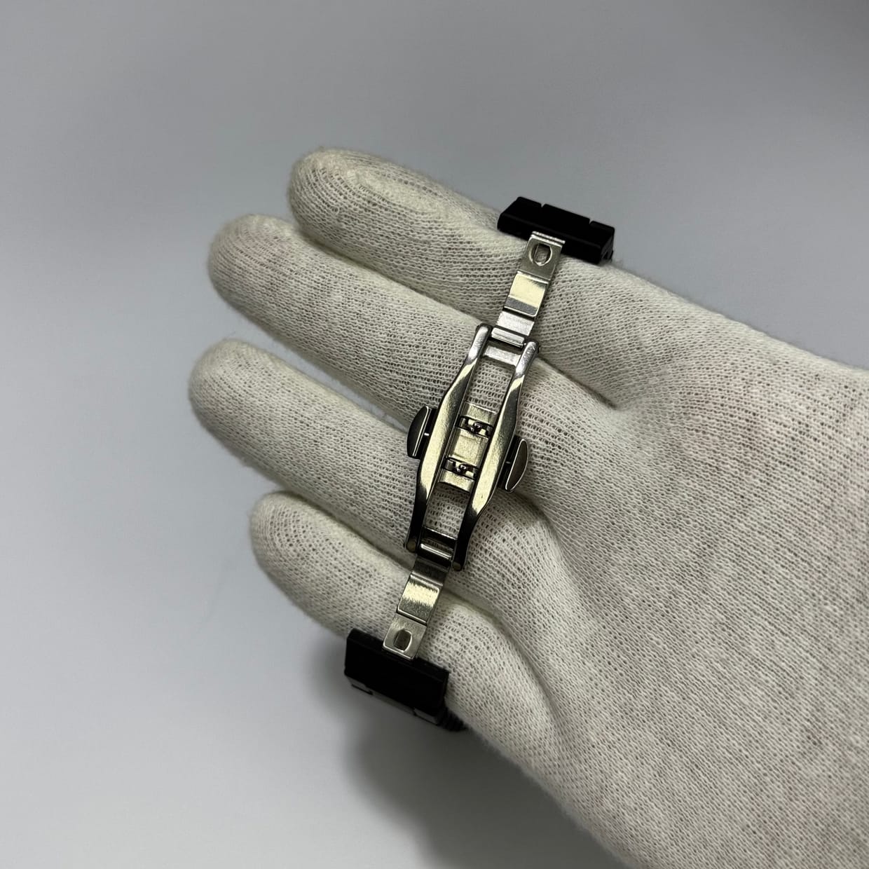 Black Arabic Aura Watch